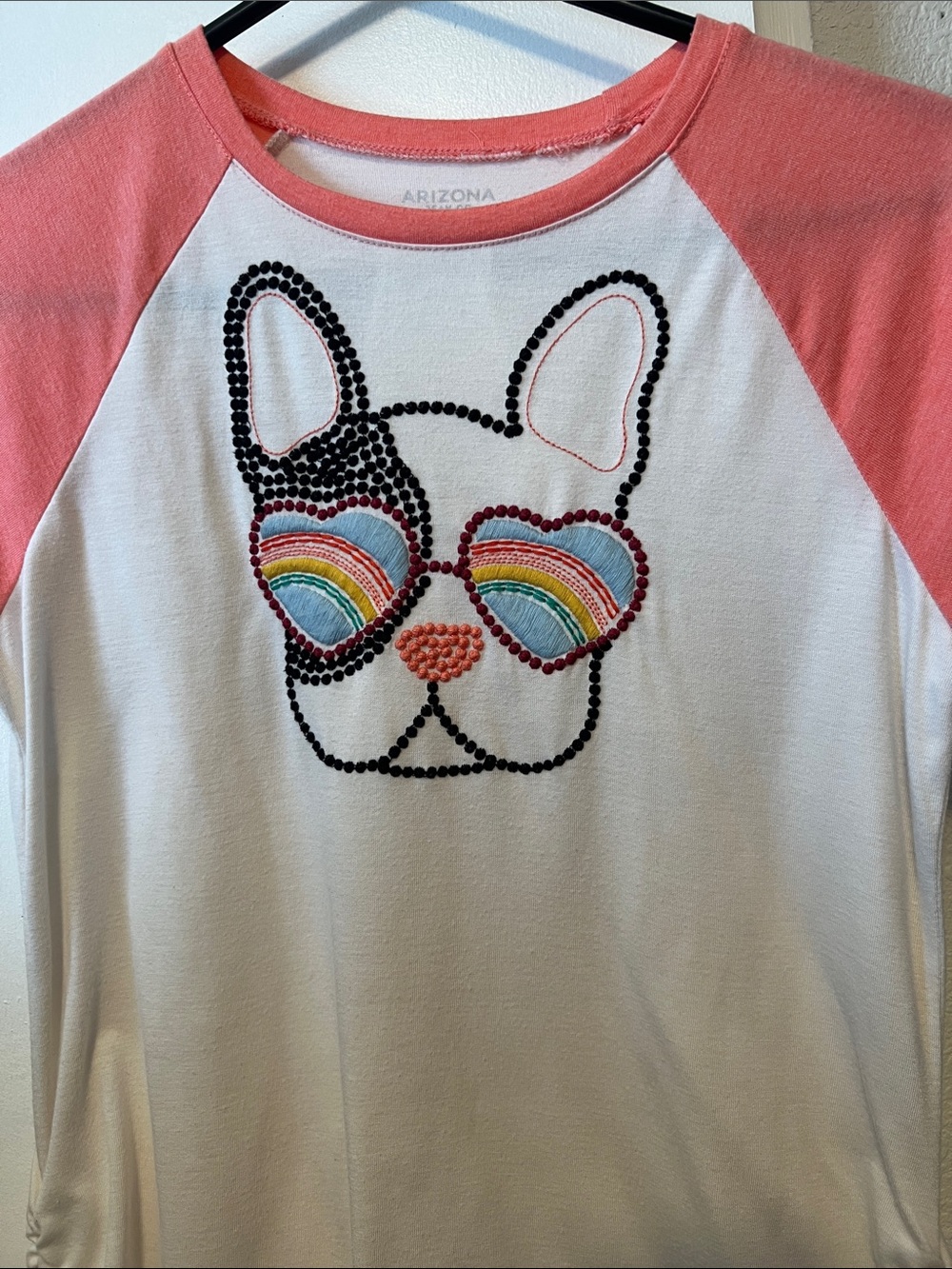 Arizona Jean Company White Tee with raglan Sleeves embroidered Bulldog  XL